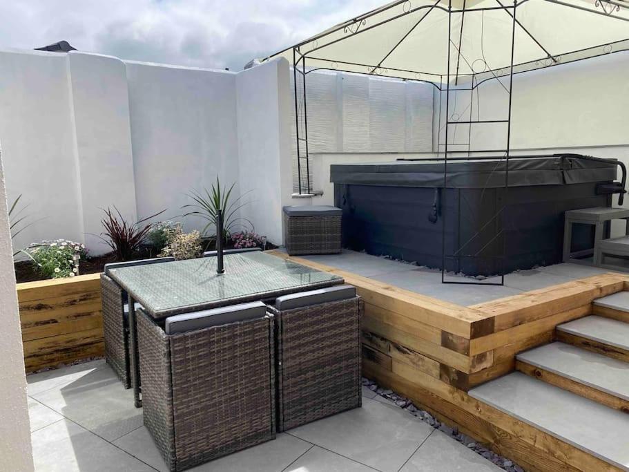 Flat Lode Nook Modern 2 Bed With Hot Tub Holiday home *